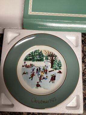 Yvonne Christmas plate collection from 1975